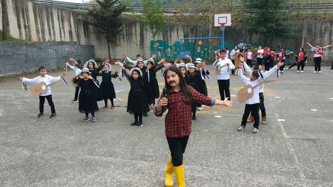23 Nisan Ulusal Egemenlik ve Çocuk Bayramı çoşkuyla kutlandı.